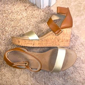 Chinese Laundry wedge